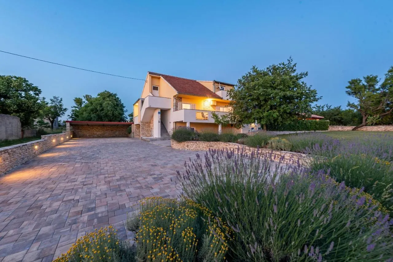 Villa Basil Zadarvillas بنكوفاتش